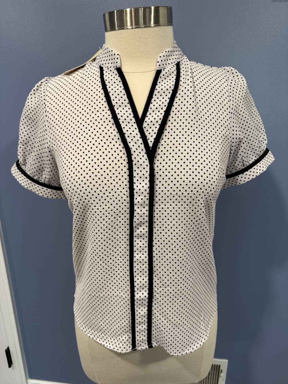 Monteau Los Angeles White Short Sleeve Top/Blouse Black Polka Dots Small NWT